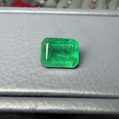 Natural emerald ct - natural, vivid