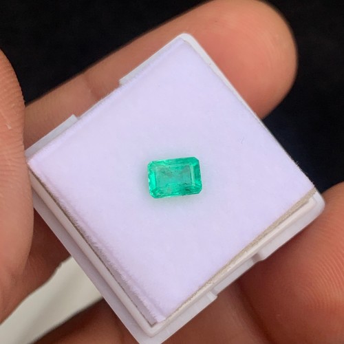 Natural emerald bright - emerald, green